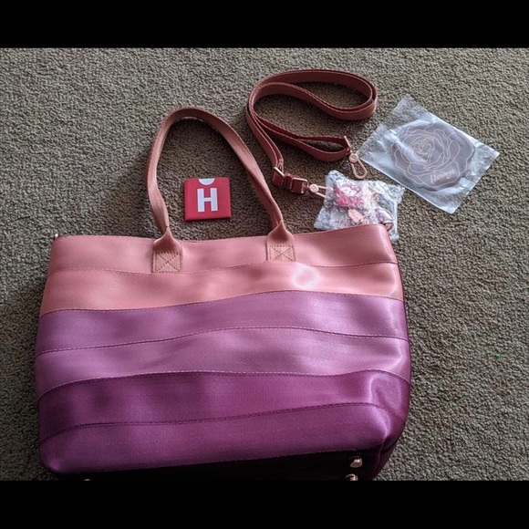 ISO harveys seatbelt anyone have 4 sale? Dont buy - Picture 2 of 5